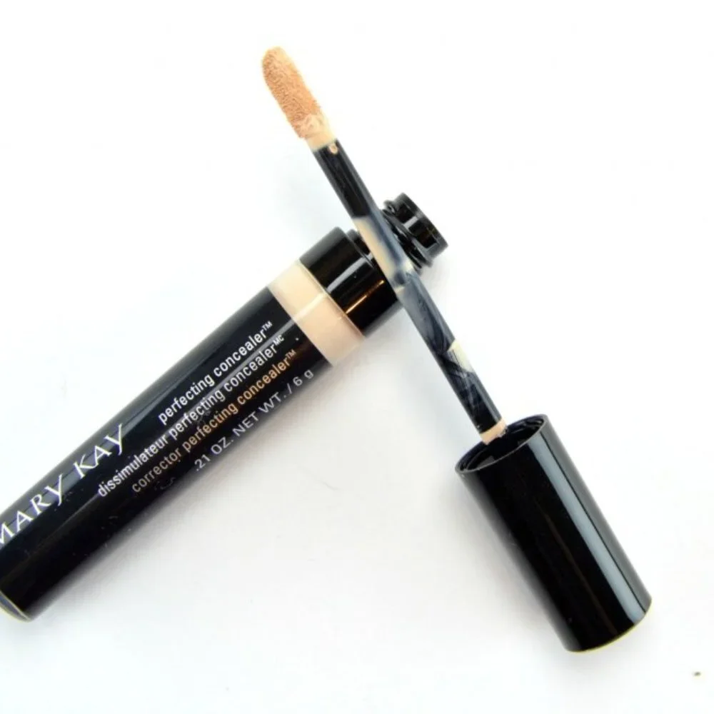 DISCONTINUED - Light Ivory - Mary Kay Perfecting Concealer